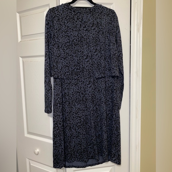 Old navy maternity dress- size medium - Picture 2 of 4
